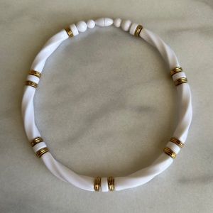 VINTAGE • 80s White & Gold Plastic Necklace Sophisticated Pearlcore Barbie Vibe